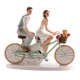Couple mariés à vélo