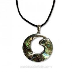 Collier pendentif nacre iriisée