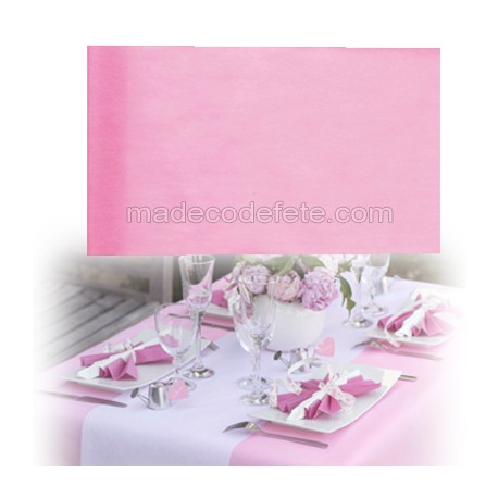 Chemin de table intissé rose pas cher pour deco table mariage fêtes