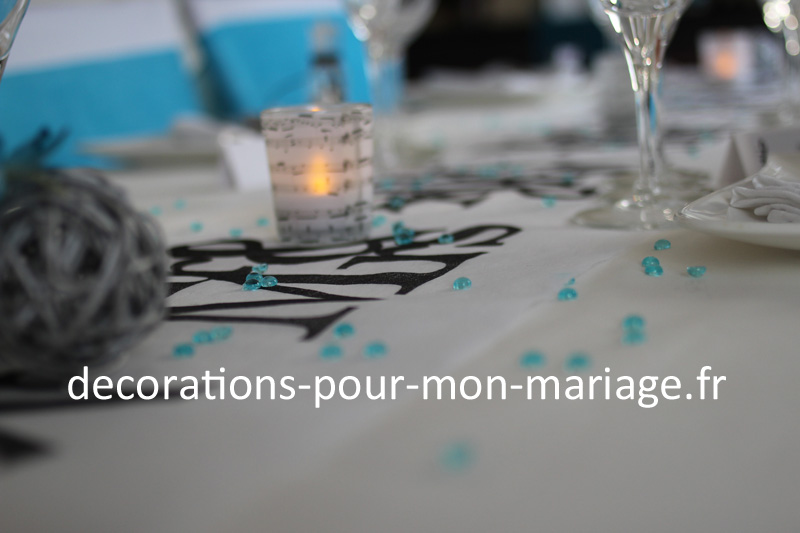 décorations de mariage en noir blanc turquoise