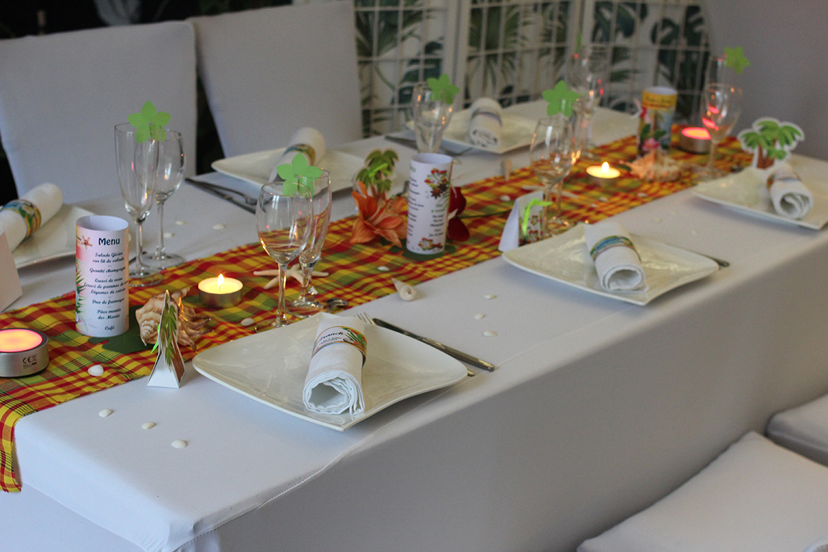 decoration table mariage antillais madras